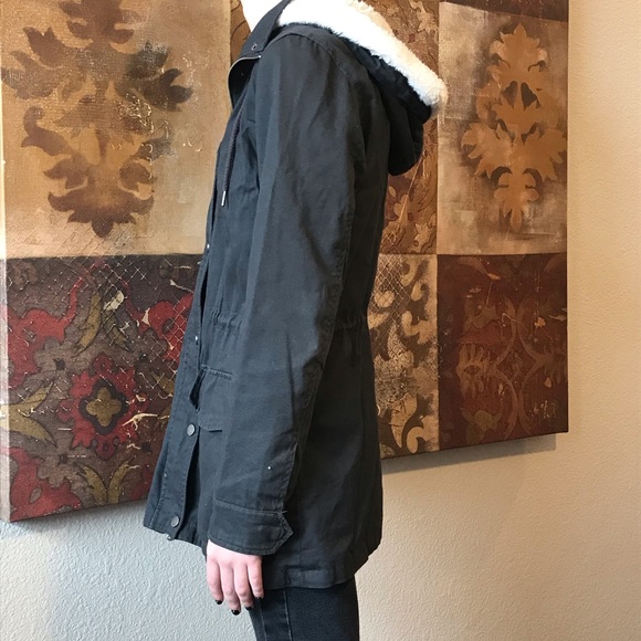 Celebrity Pink hooded cargo jacket - Picture 3 of 7